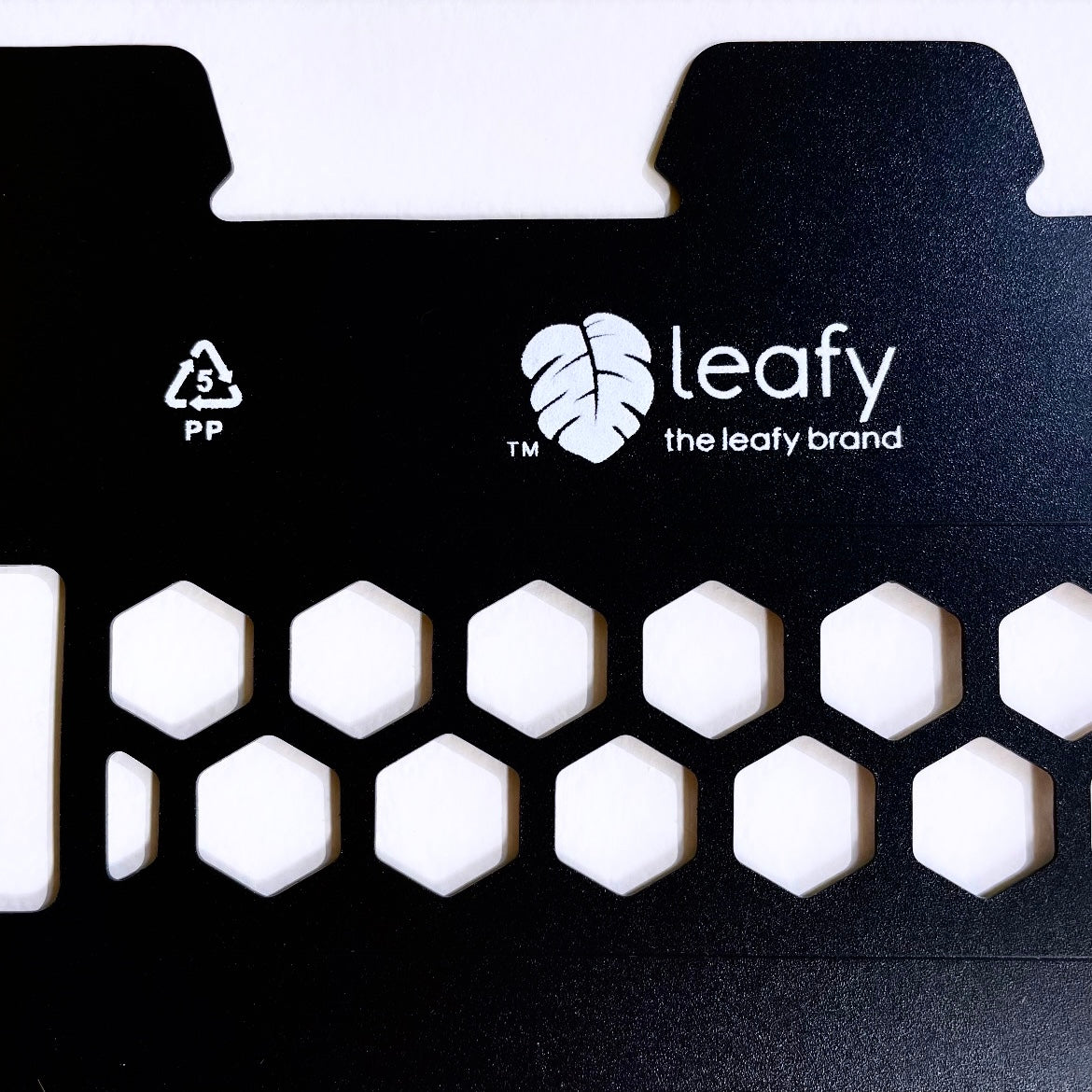 leafy モスポール ブラック ロゴ